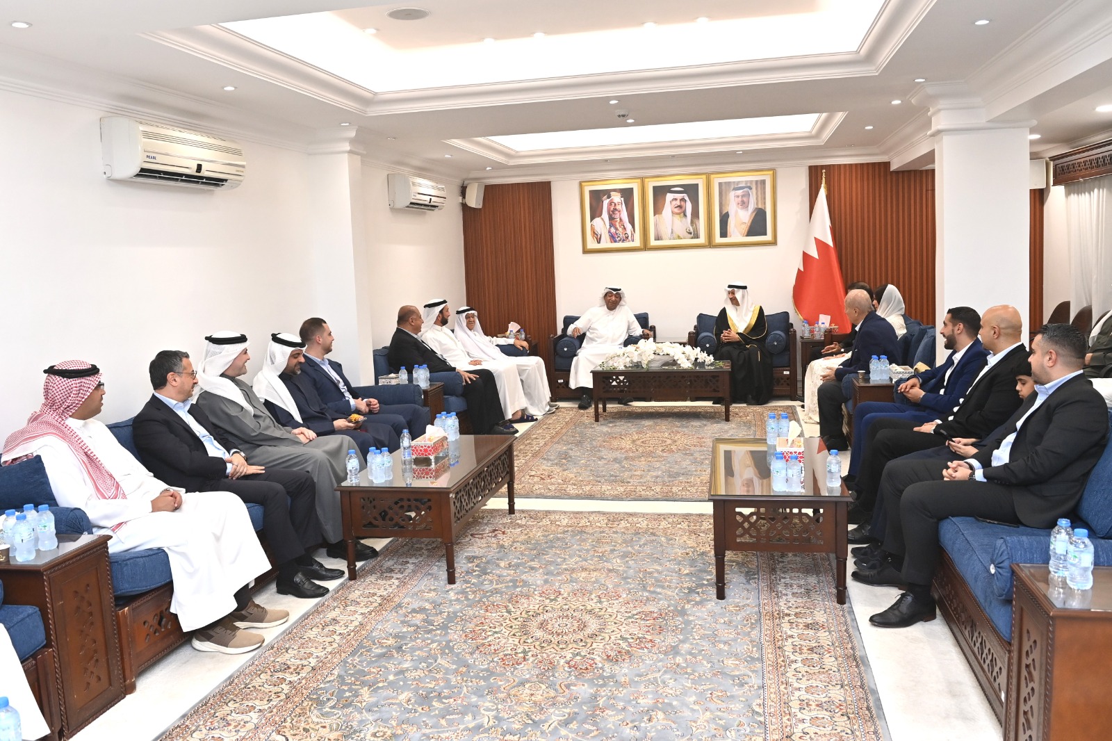 رفعوا التهنئة للقيادة بحلول الشهر الفضيل ... محافظ الشمالية يستقبل ضيوف مجلس المحافظة الرمضاني<